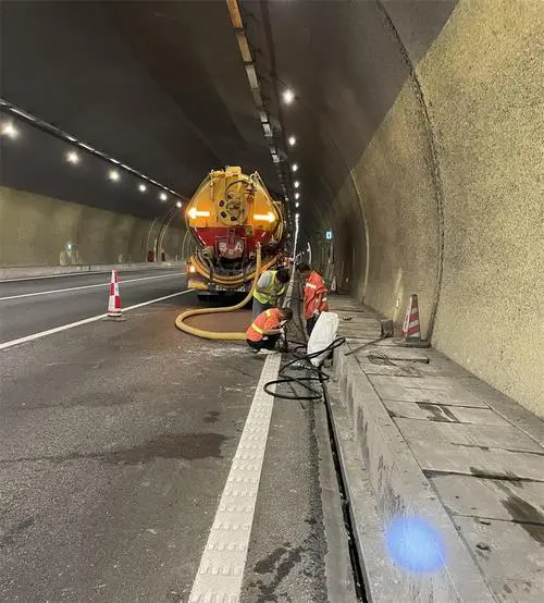 海阳隧道排水渠清淤